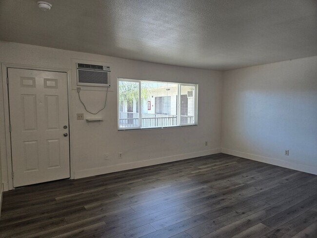 Building Photo - 123 College Ave