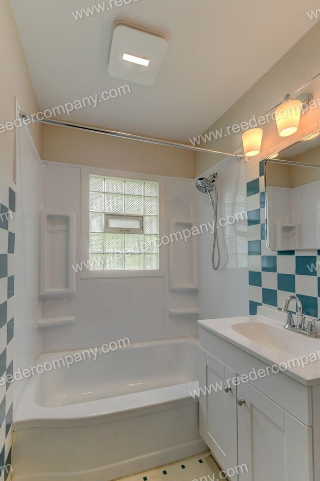 Building Photo - Completely remodeled 3 bedroom 1.5 bathroom house in Hammond