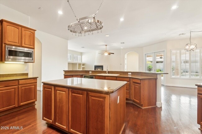 Building Photo - 8451 E High Point Dr