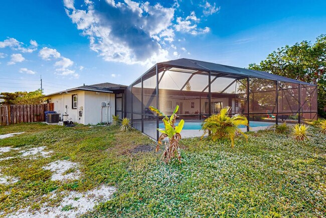 Building Photo - 2141 Fiesta Dr