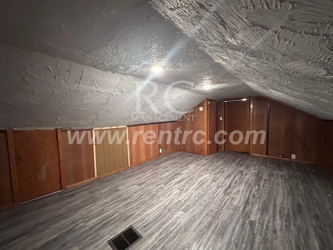 Building Photo - 223 Kentucky-