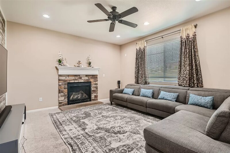 Building Photo - 26059 E Davies Dr