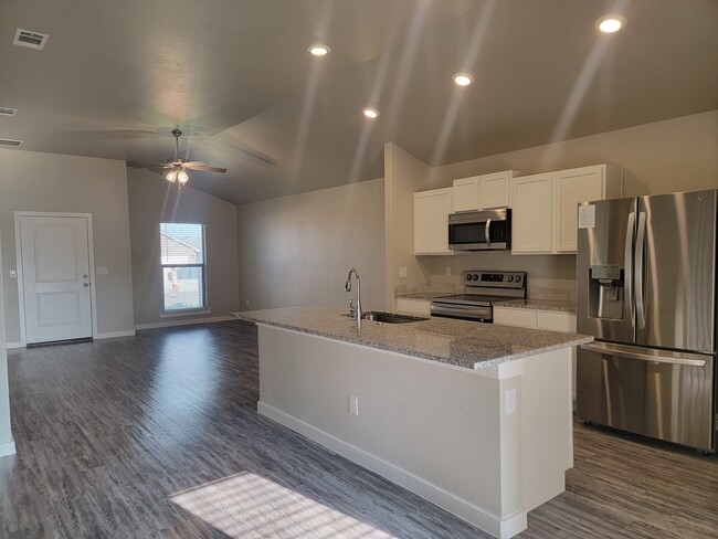 Building Photo - 3206 Volney Ave
