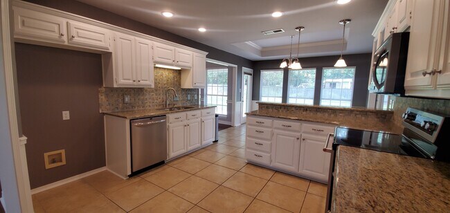 Building Photo - 18257 Springmill Ct