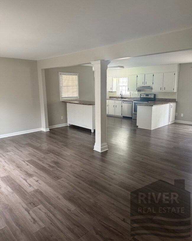 Building Photo - 2150 Estaline Dr