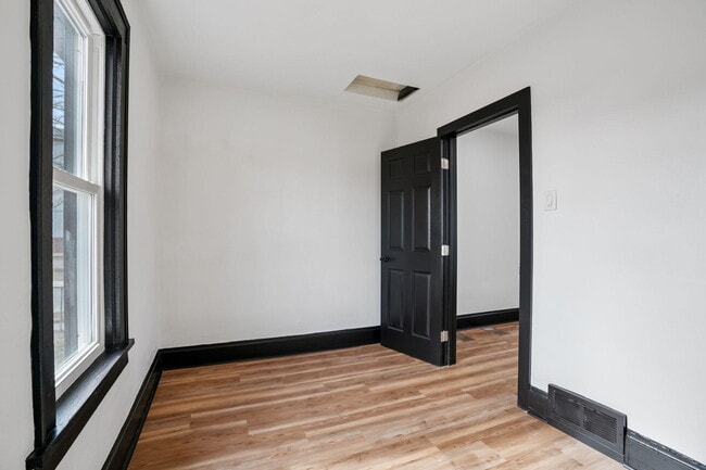 Building Photo - 5039 26th Ave