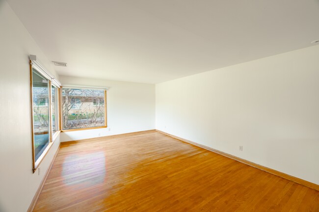 Building Photo - 2428 S Root River Pkwy