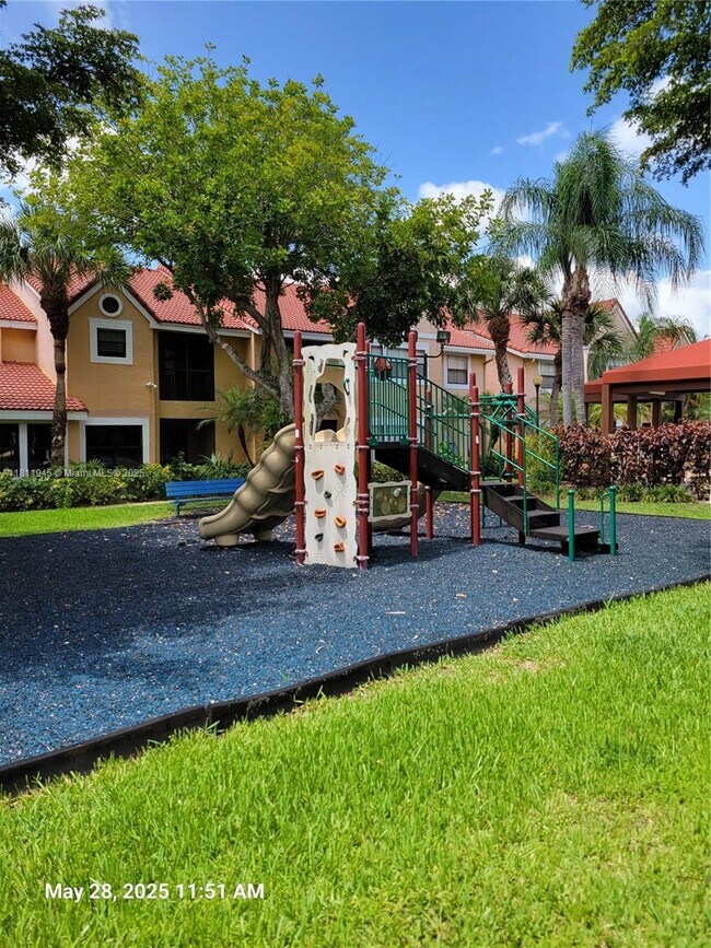 Building Photo - 10500 SW 155th Ct