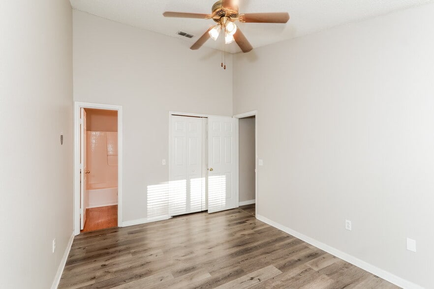 Building Photo - 6215 Cannoli Pl