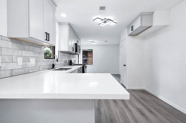 Building Photo - 7607 Grape St