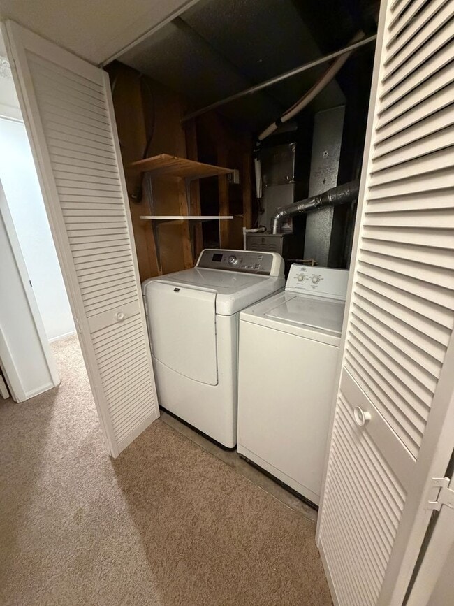 Building Photo - NEW LOW PRICE Spacious 3 Bed + Office, 2 Bath Single Family Home with a 2 Car Garage!