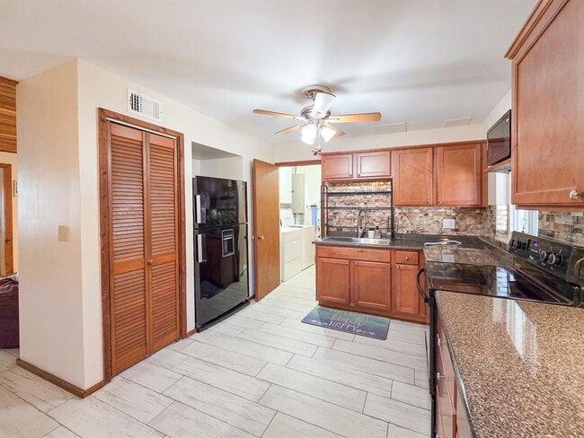 Building Photo - 1340 S Central Ave