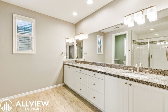 Building Photo - Highly Upgraded 4 Bed, 4.5 Bath Condo Available in Pacific Shores!