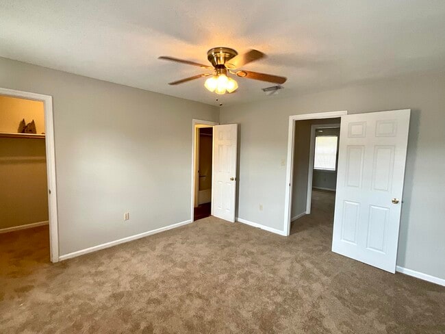 Building Photo - 3932 Miramar Ct