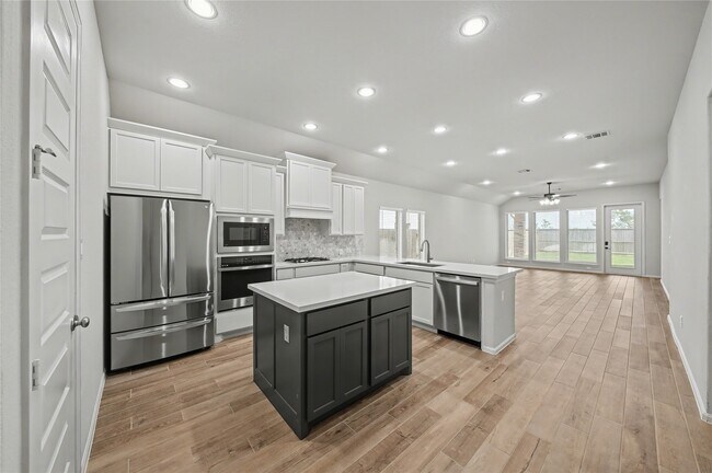 Building Photo - 31527 Splitting Willow Ln