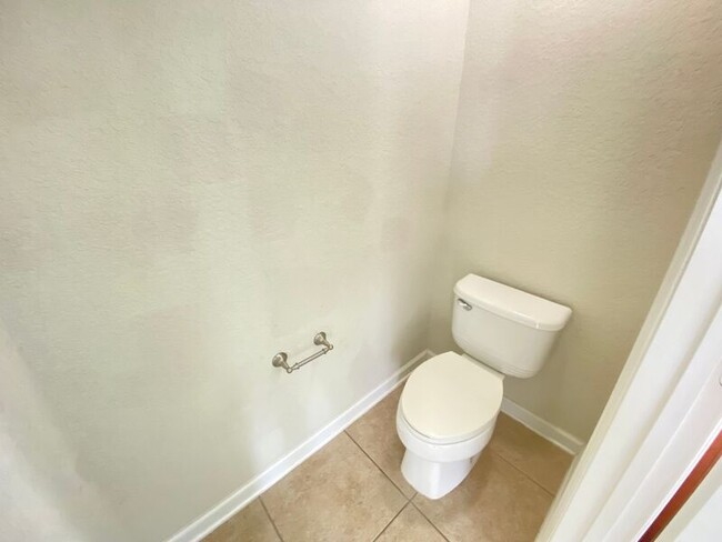 Building Photo - 12856 Salomon Cove Dr