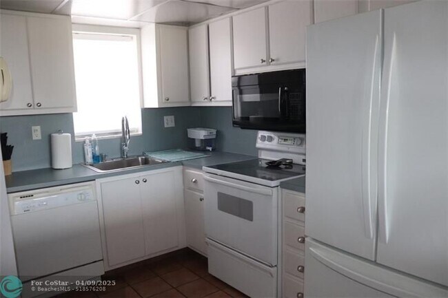 Building Photo - 3150 W Rolling Hills Cir