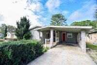 Building Photo - Charming 3-Bedroom Home with Huge Fenced Y...