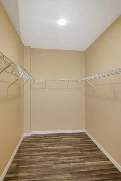 Building Photo - 3265 W Price Blvd