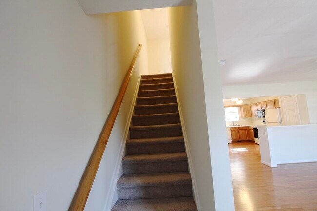 Building Photo - 351 Emerson Ln