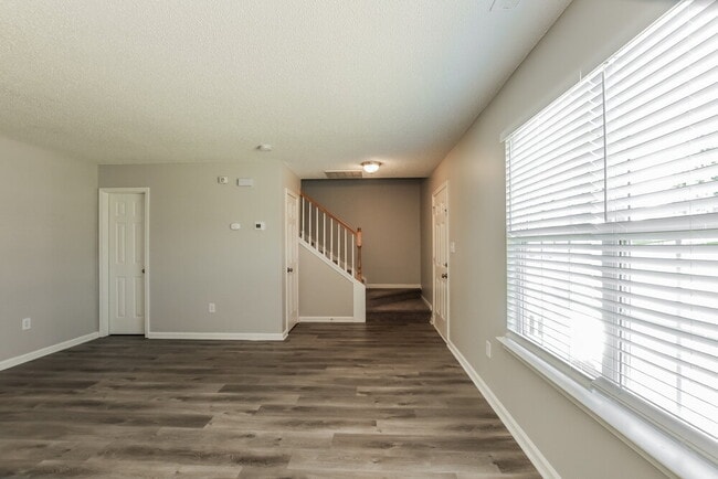 Building Photo - 10125 Illoria Dr