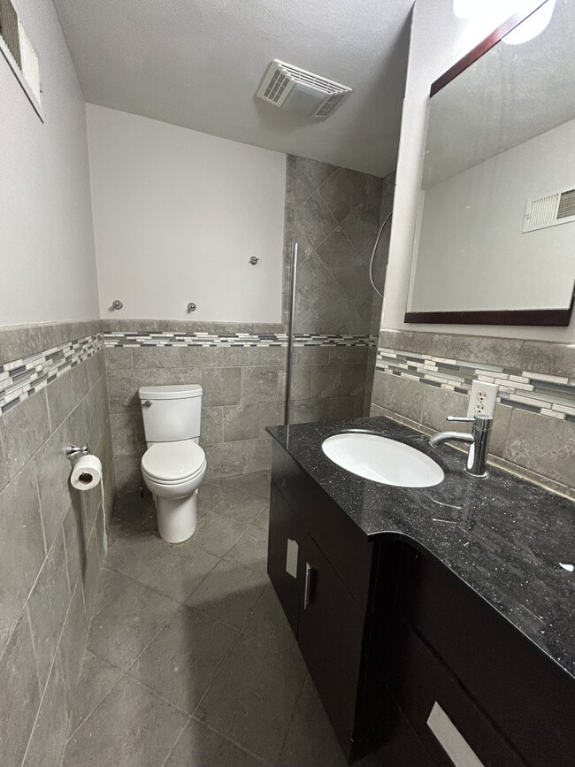 Building Photo - 2842 State St