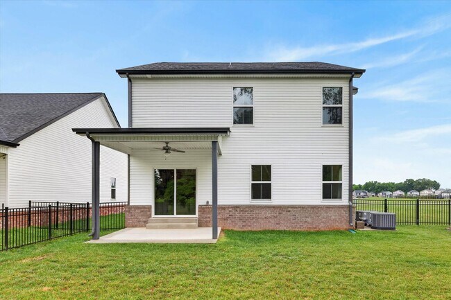Building Photo - 4 Bedroom Pet Friendly Home For Rent with Club House, Comm. Pool, & Comm Gym Access!