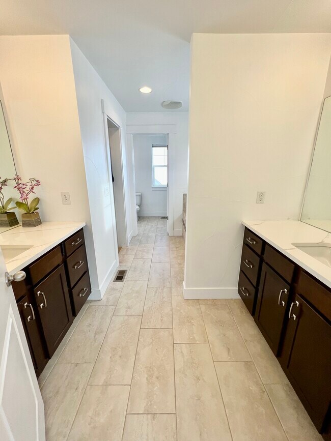 primary bath dual vanities - 2822 Cascade Creek Dr