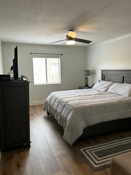 Master 1 BR - 3825 E Camelback Rd