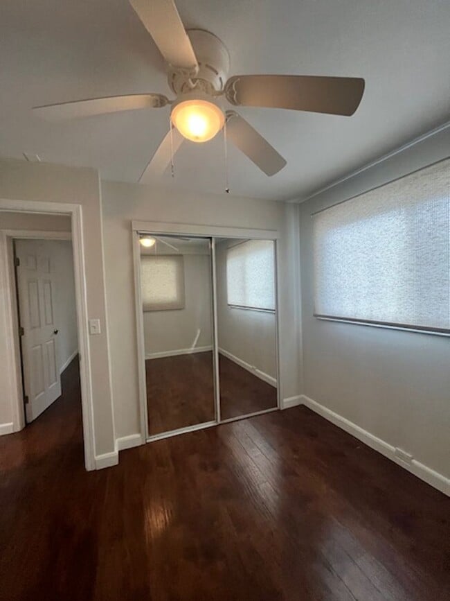 Building Photo - Available 08/16/2025! - Large 4 bedroom/2 ...