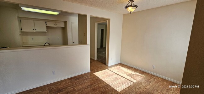 Building Photo - Las Palmas Down Stairs Condo in Gated Comm...