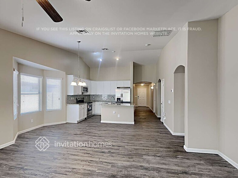 Building Photo - 14836 W Windrose Dr