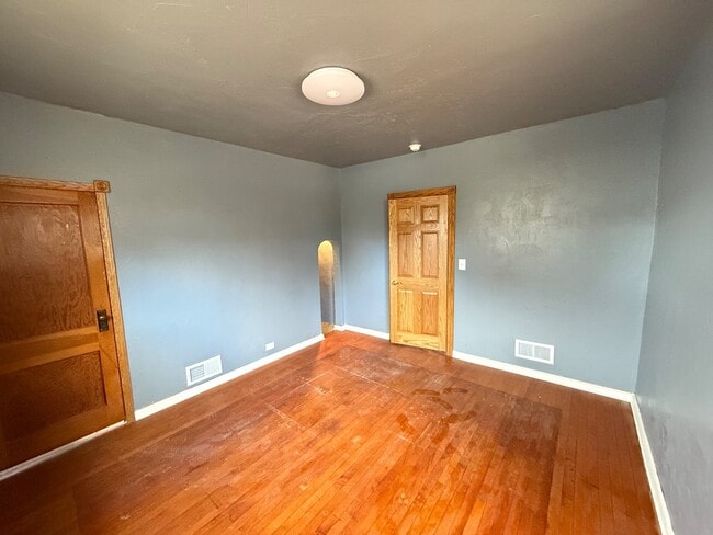 Building Photo - 1359 Oakes St