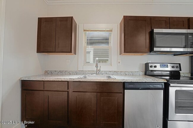 Building Photo - 1312 Lillian Ave