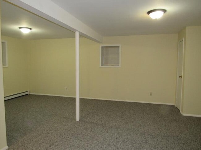 Building Photo - 7 Tree Hollow Ln