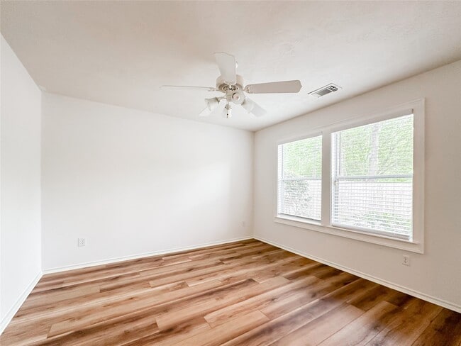 Building Photo - 11 Orion Star Ct