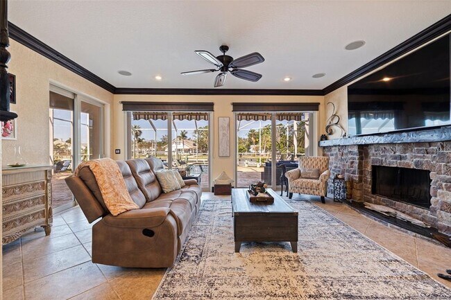 Building Photo - 3931 Pompano Dr SE