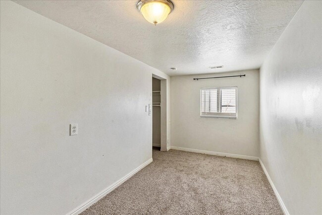 Building Photo - 630 W 200 N