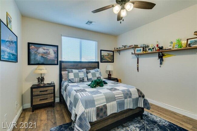 Building Photo - Mountains Edge 4 Bedroom!