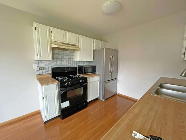 Building Photo - 328 Mulberry Ct