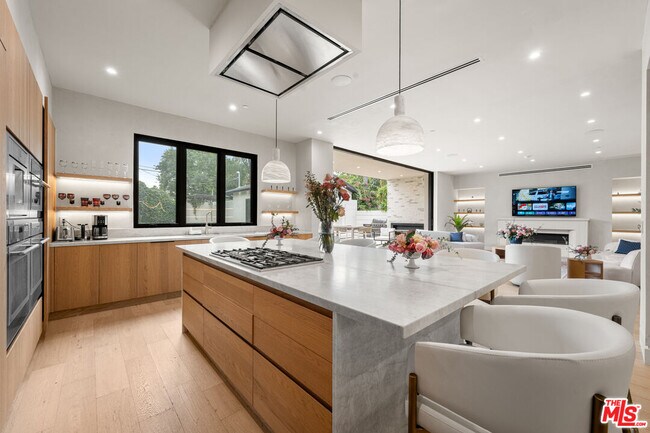 Building Photo - 4740 Sunnyslope Ave