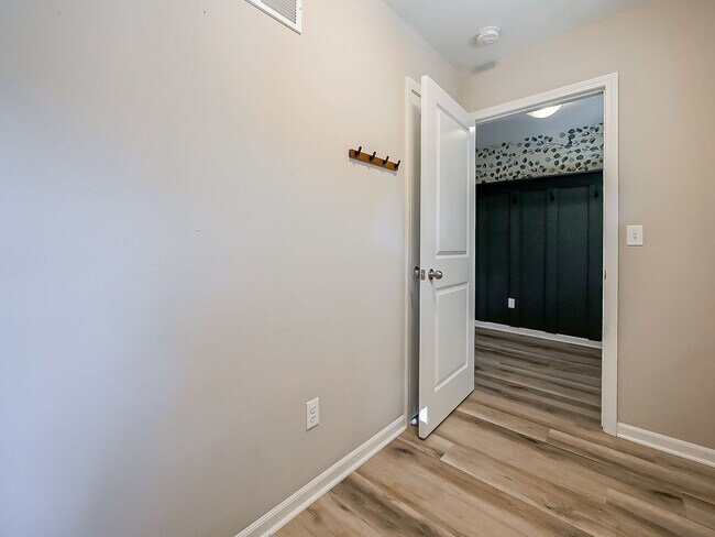 Building Photo - Move-In Ready 3-Bedroom Home in Prime Downtown Brighton!