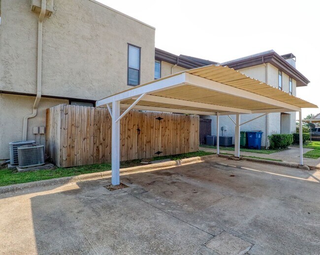 Building Photo - 413 Lakeway Dr