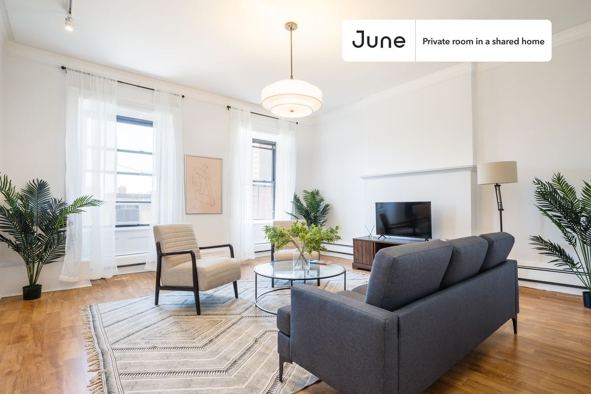 Building Photo - Room in Shared 4 bed/1 bath home