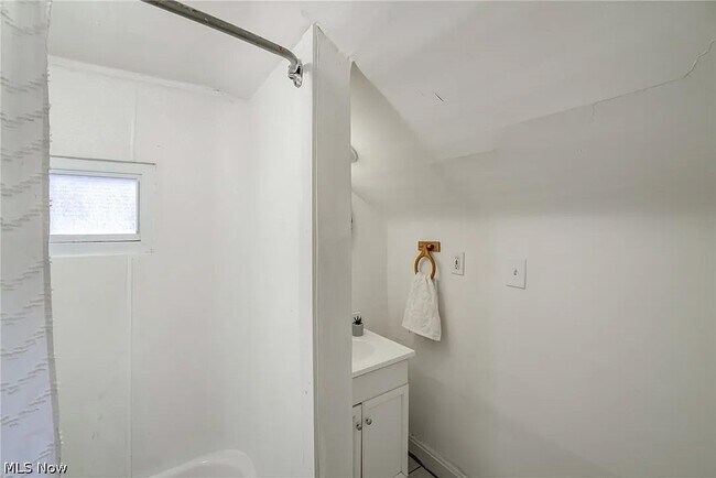 Building Photo - 2245 Bellfield Ave