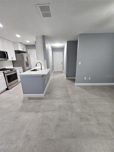 Building Photo - 2533 Grassy Point Dr