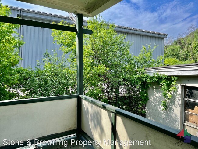 Building Photo - 3 br, 1.5 bath House - 83 South Main St.