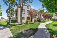 Building Photo - 2554 Olive Dr