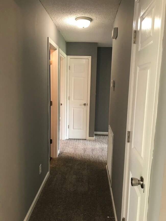 Building Photo - 3 Bedroom Pet Friendly Home For Rent!