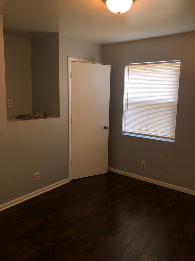 Building Photo - Beautiful Home next to Paddock Lake (3BR/1.5BA)